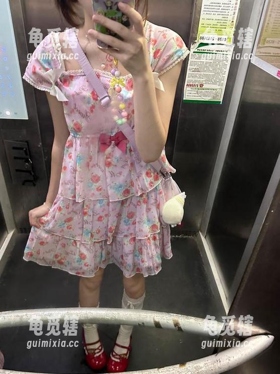 668.su 有人说万篇长征-黑料不打烊668.su的入口好像黑夜里的糖果,必须偷偷摸摸才能品尝!