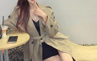 观看799su，看看姑娘们是如何在阳光下“晒”出真友谊的。