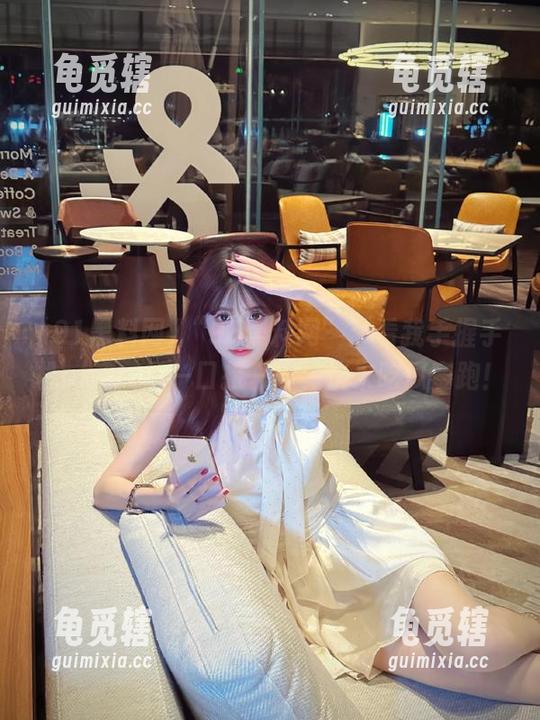 91黑料网 “91黑料网”:看我手握手机app,瓜一口接一口,快来吃瓜赛跑!