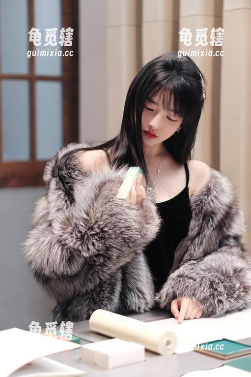 下载cggoliveapp，准备好一整箱的瓜，真想试试胃口能撑多大？