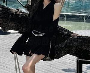 这款“fuli4.se”app似乎藏了不少小彩蛋，上面真的有眼花缭乱的内容