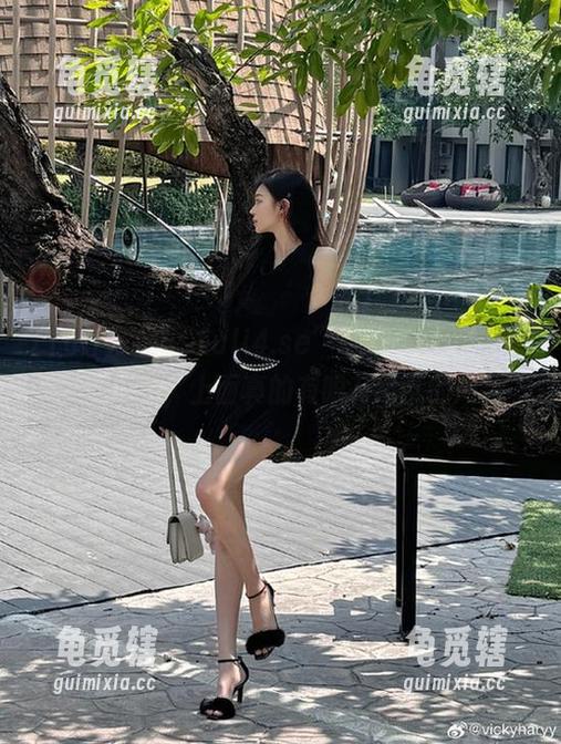 fuli 这款“fuli4.se”app似乎藏了不少小彩蛋,上面真的有眼花缭乱的内容