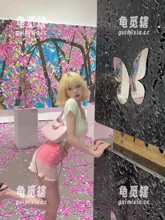 “八哥黑料”新鲜更新，这一天又要被八卦忙到头昏！
