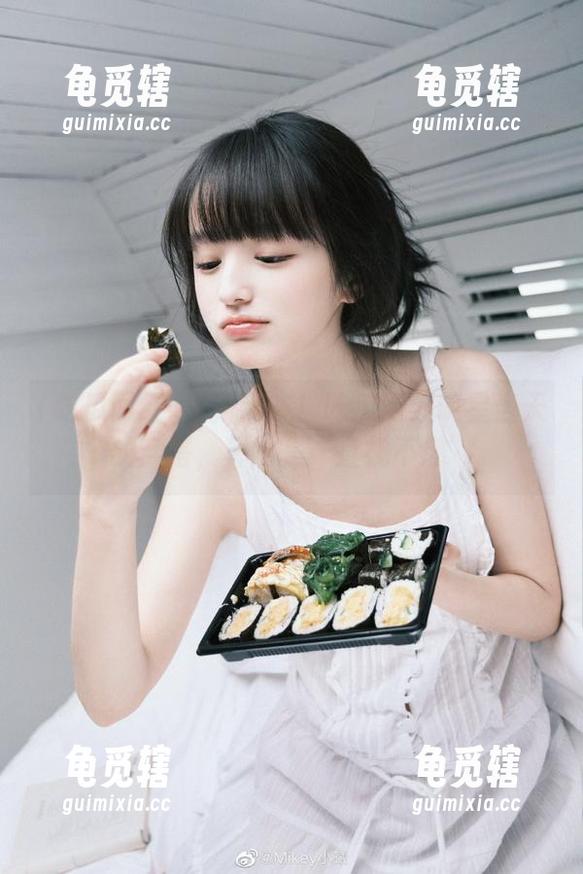 吃瓜网红 最新动态!吃瓜网红明星当天的穿搭,真的是“直视不燃”