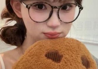 海角吃瓜视频：当黑料变成全民娱乐，网友们的反应堪比好莱坞大片！