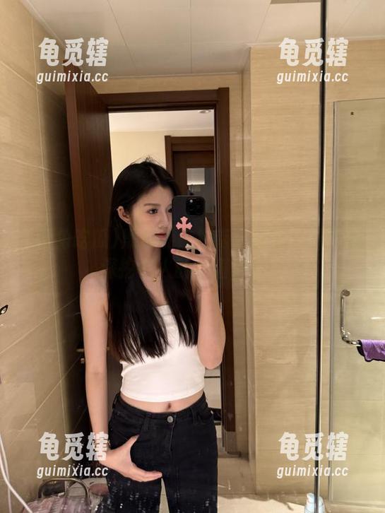 黑料导航指南：海角吃瓜带你深挖名人的不堪回首！