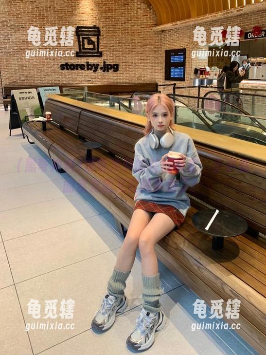 黑哥冲料 黑哥冲料的在线观察:小小鱼的亲友团又在搞事情了!