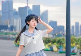 黑料传送门app：一边吃瓜一边打发时间真是太惬意了