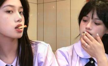 不瞒你说，去“万篇长征黑料正能量”网址时我满脑子都是瓜的幻想…哦不，黑汁！