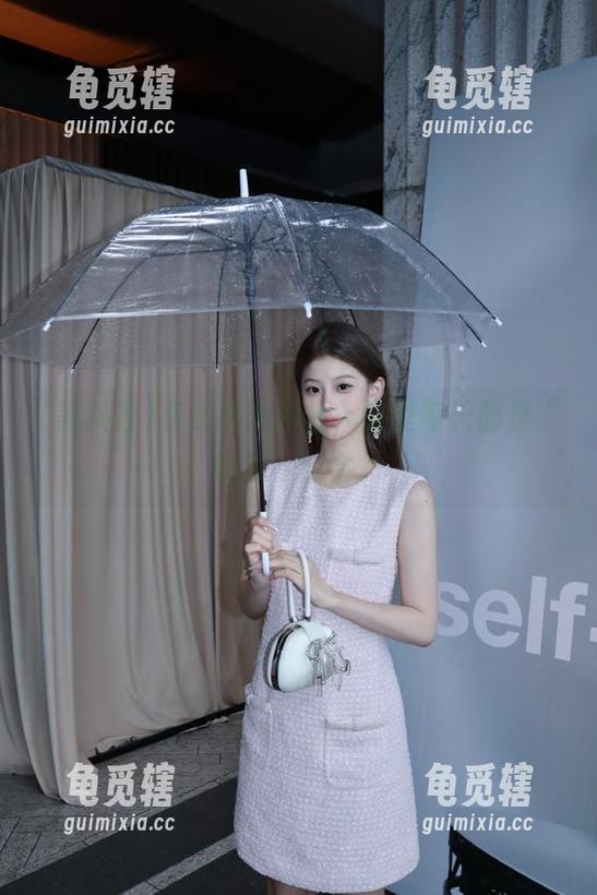 黑料社 在线戳黑料社,这里每天都是“吃瓜”大会。